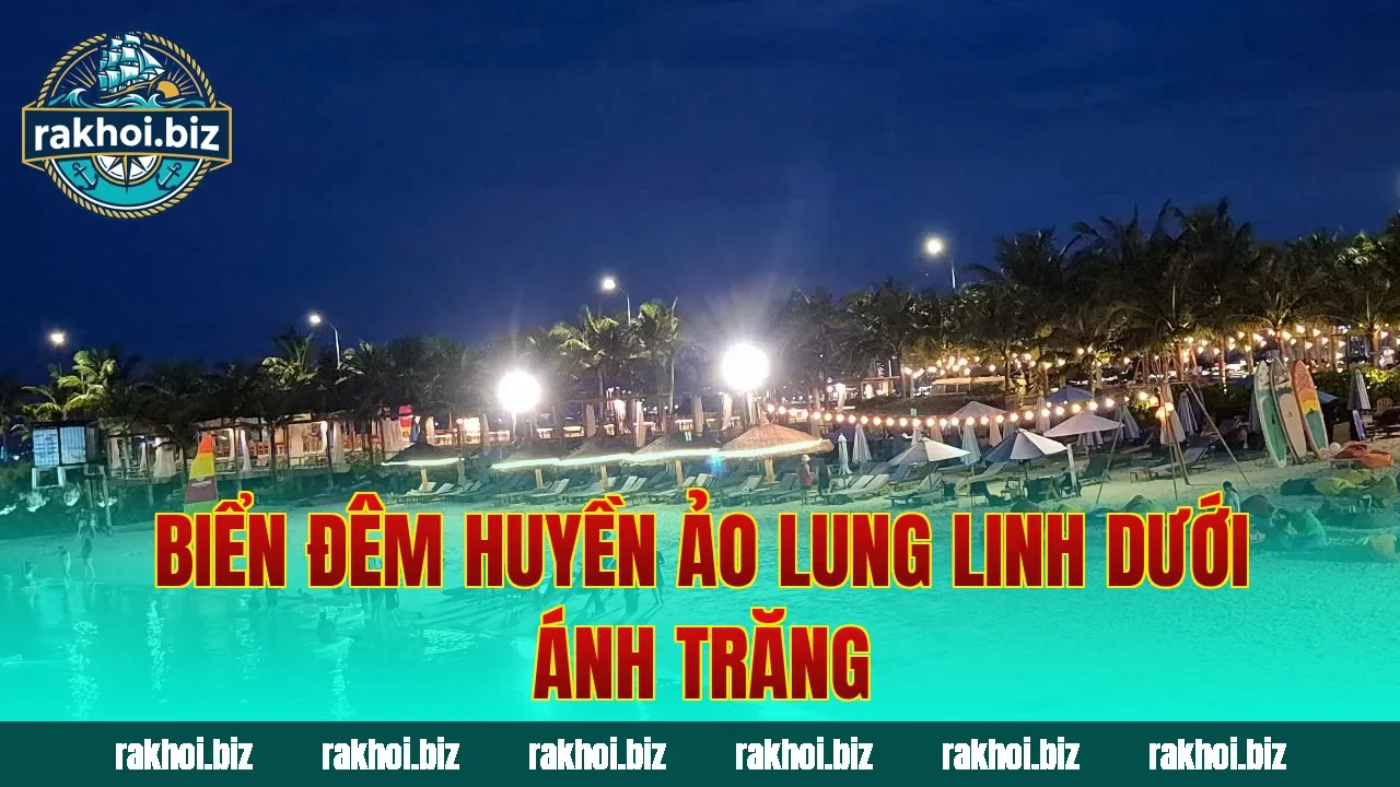 Biển đêm huyền ảo lung linh dưới ánh trăng