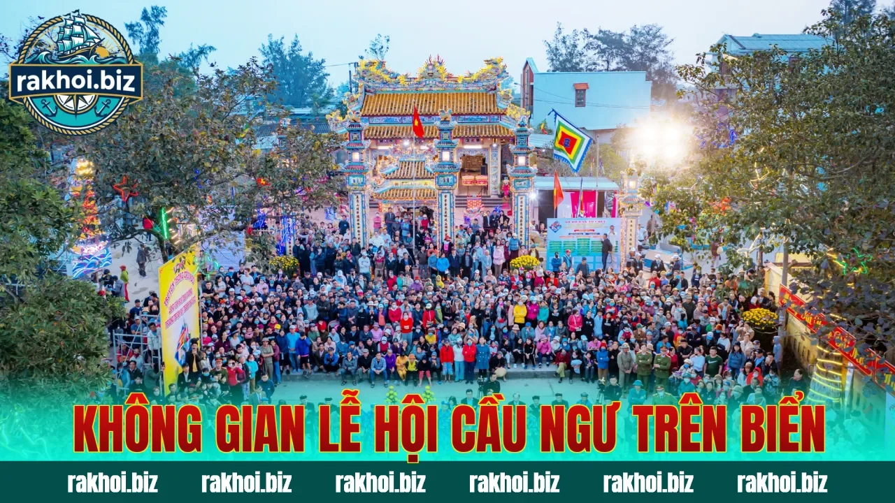 Không gian lễ hội cầu ngư trên biển
